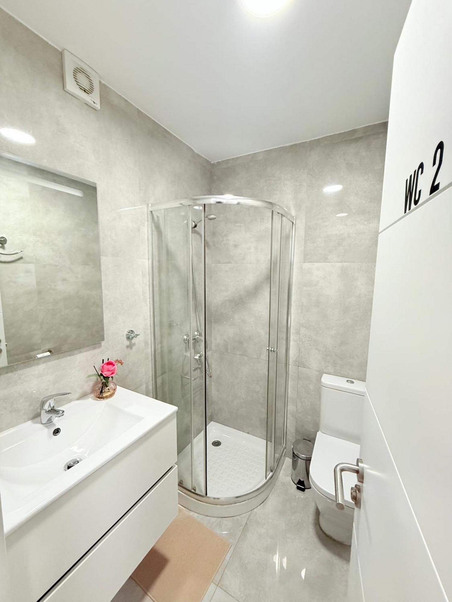 Rosa Rooms, Habitacion Con Bano Privado Pozuelo de Alarcón Eksteriør bilde